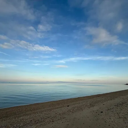 Апартаменты Ammos Luxe Seaside Полихроно